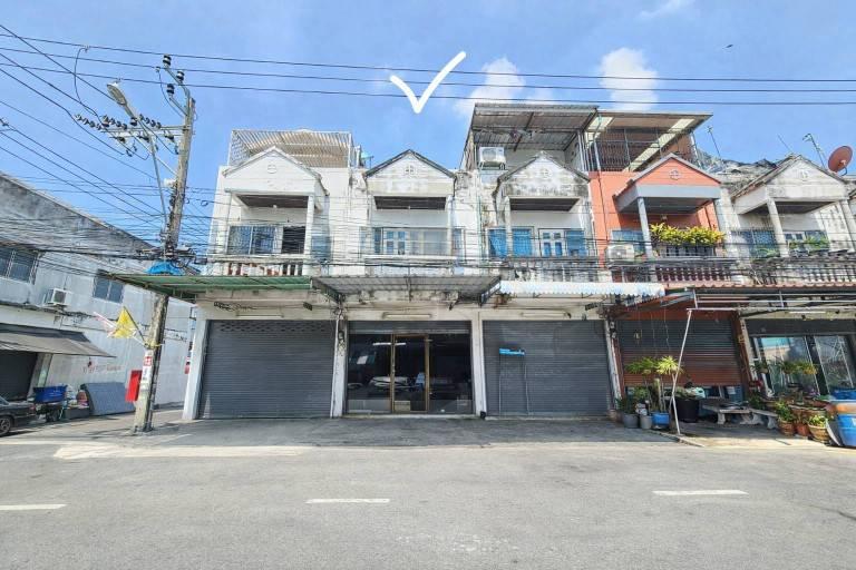 ขายทาวน์เฮ้าส์ทำเลทอง ใกล้รถไฟฟ้า หมู่บ้านทรัพย์ดินทอง  เทพารักษ์  สมุทรปราการ 1