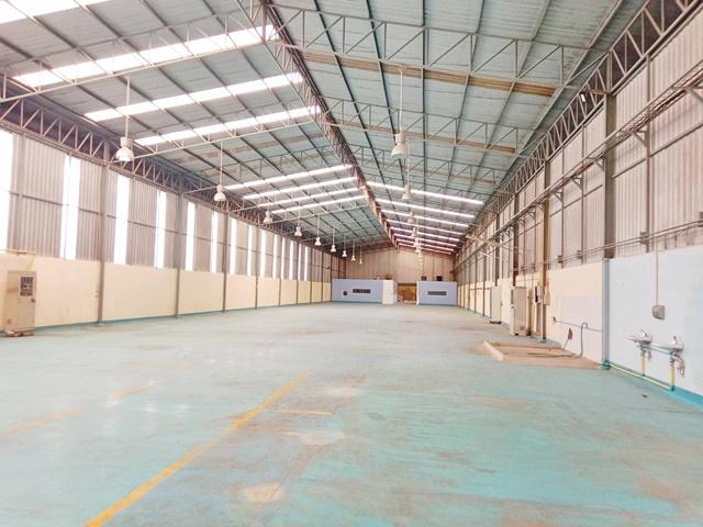 นิคมอุตสาหกรรม WHA4 3.6กม. 8ไร่ ขาย โรงงาน รร.อนุบาลบ้านแม่น้ำคู้ 2.8 กม ตลาดแยกพวงมาลัย 1.9 กม. 2ชั้น 2,015ตร.ม. รพ.ปลว 5