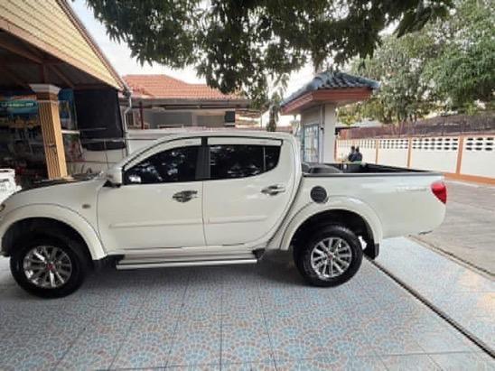 รถยนต์มิตซูบิชิไทรทรัล 7