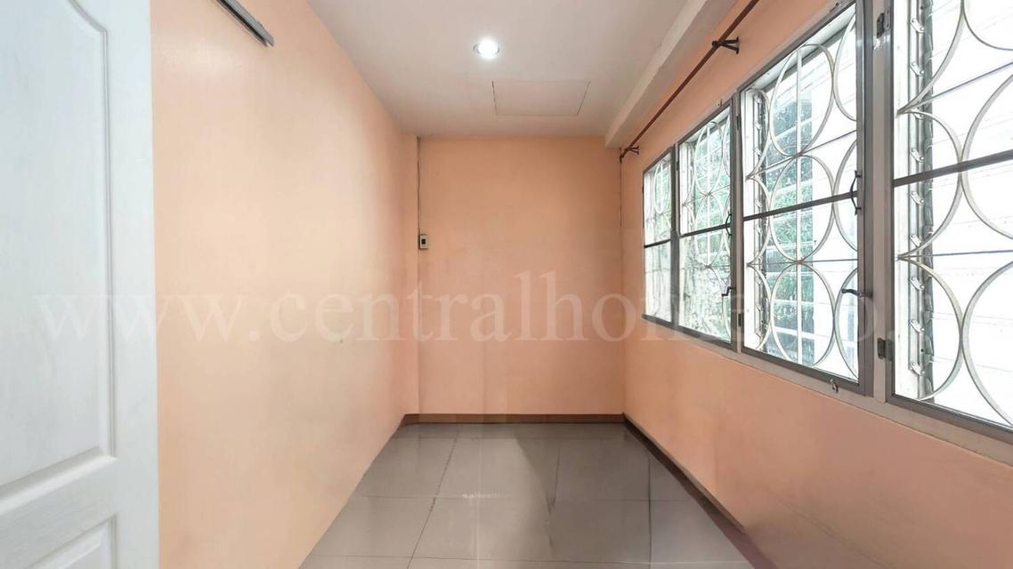 ทาวน์เฮ้าส์ 2 ชั้นครึ่ง สรานนท์ ติวานนท์ - ปากเกร็ด หลังมุม 17