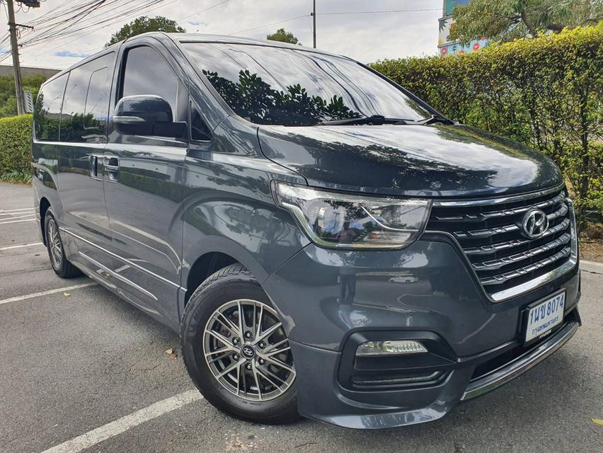 Hyundai H1 2.5 ELITE Minor chang สีเทา มือ1 ออกห้าง รถรุ่นปีคศ.2020 จดปี 2021