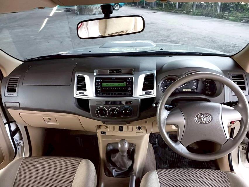 ขายรถ Toyota Vigo 2.5E CAB ตู้ทึบ ปี 2014 สีขาว เกียร์ธรรมดา 11