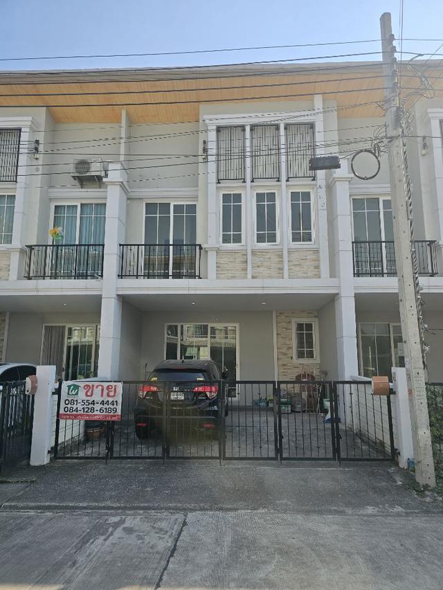 ขายทาวน์เฮ้าส์ 2 ชั้น หมู่บ้านโกลเด้นส์ทาวน์ บางนา-สวนหลวง 21.2ตร.วา 1