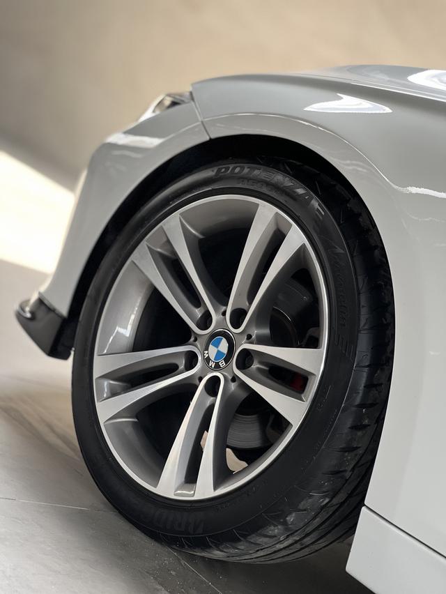 BMW 320i Sport 10