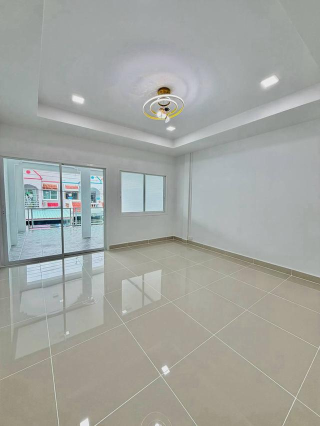 หมู่บ้านสวนทองวิลเลจ ซอยประชาราษฎร์3 (ทำเลดีใกล้ท่าน้ำนนท์)ทาวน์เฮาส์ 2 ชั้น มีระเบียงด้านหน้า ตกแต่งใหม่พร้อมเฟอร์นิเจอร์ 14