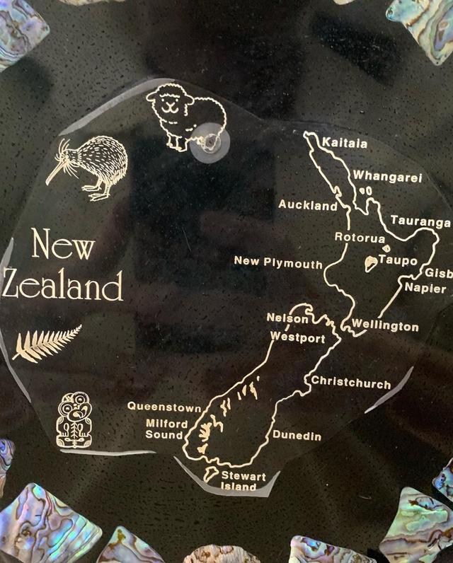จานประดับมุก New Zealand 2