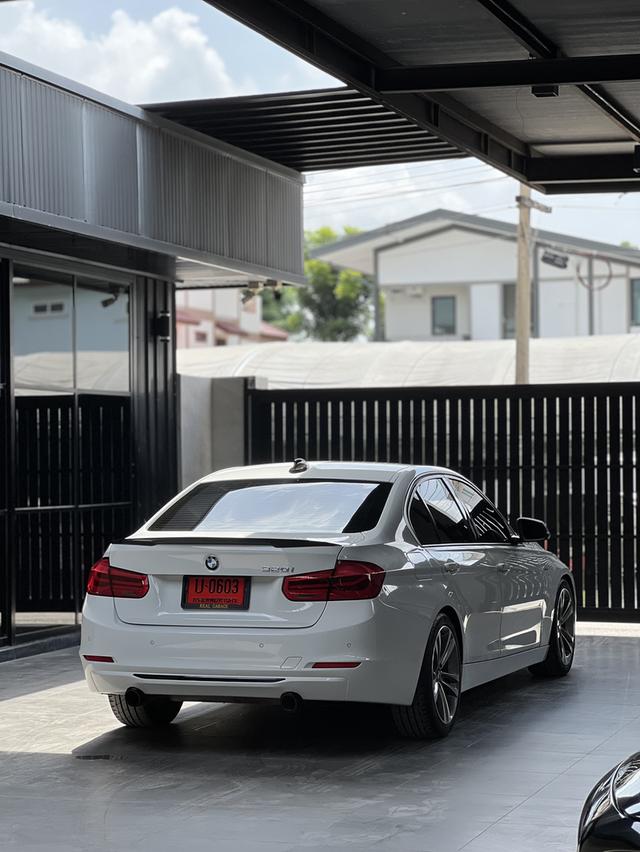 BMW 320i Sport 12