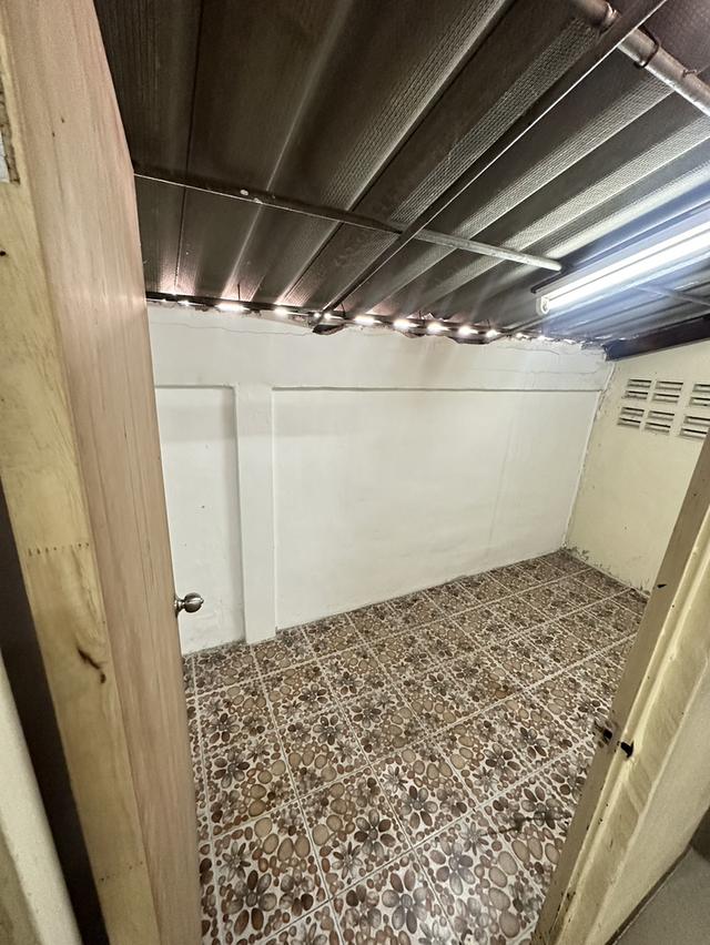 อาคารพาณิชย์ให้เช่า 2 ชั้น (11 ตรว) 1 ห้องนอน 1 ห้องน้ำ 1 ห้องครัว ถนนจันทร์ ตรงข้ามวัดไผ่เงิน เหมาะหรับหรับทำกิจการ 12,000 เจ้าของประกาศเอง 5