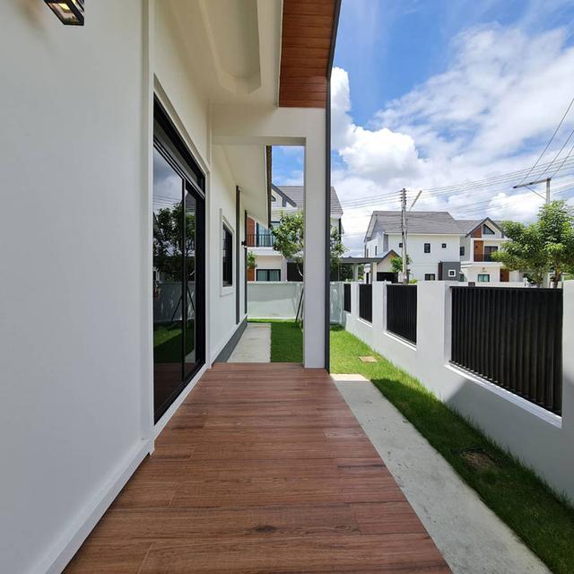 Fully furnished house for rent in the community near Chiangmai airport plaza. 19