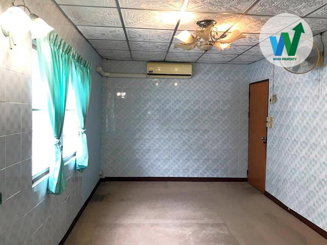 หมู่บ้านดอนเมืองวิลล่า ขายบ้านหลังมุม สภาพดีมาก 17 ตร.ว. 4 ห้องนอน 2 ห้องน้ำ 4 แอร์ ใกล้โรบินสันศรีสมาน 7