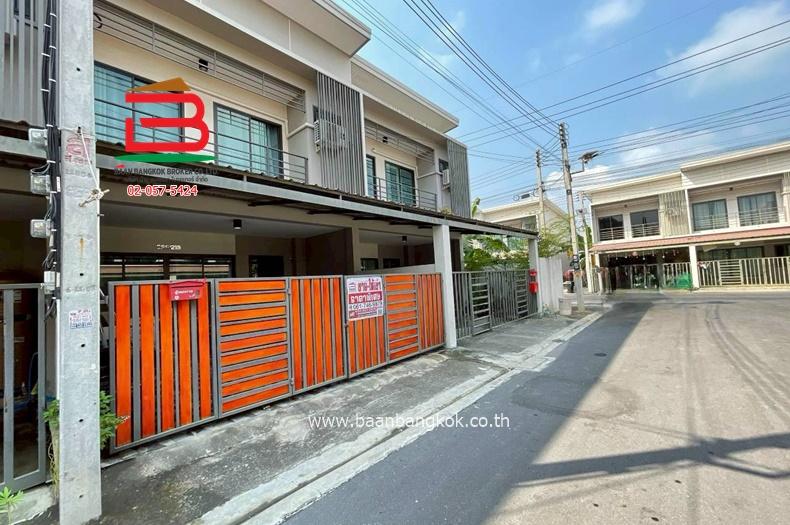 ทาวเฮ้าส์ 2 ชั้น รัชธานี 11 (ใกล้โรงพยาบาลมหาวชิราลงกรณธัญบุรี) เนื้อที่ 21.4 ตรว. ตำบลบึงน้ำรักษ์ อำเภอธัญบุรี จังหวัดปทุมธานี 2