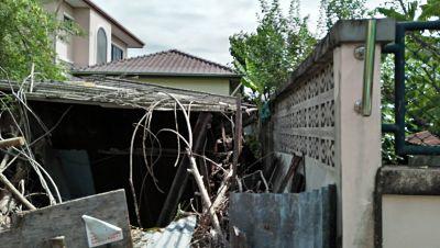 ขายที่ดินพร้อมบ้านเก่า แปลงเล็ก ขายตามสภาพต้องสร้างใหม่ทั้งหมด ทำเล เหมาะอยู่อาศัย สำโรง สมทุรปราการ 2