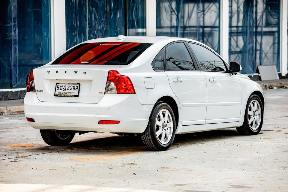 Volvo S40 2.0 AT ปี 2012 สีขาว สวยสภาพดี 4