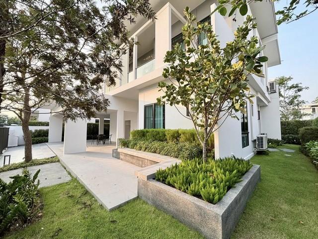 มัณฑนา บางนา กม.15 Fully furnished 4 ห้องนอน 5 ห้องน้ำ 1 ห้องแม่น้ำห้องน้ำในตัว Master bedroom with walk-in closet 2