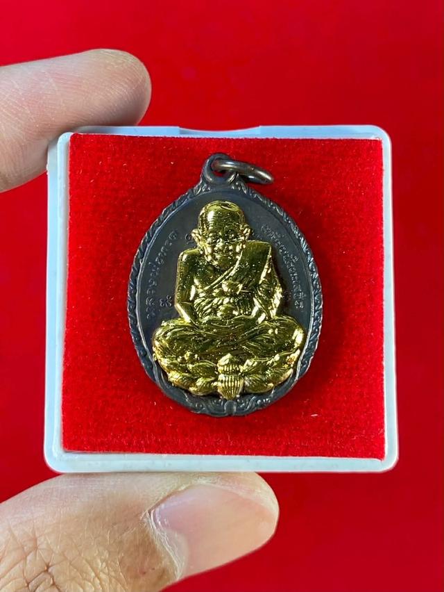 🔺เหรียญหลวงปู่ทวด รุ่นเปิดโลก จัดสร้างโดยหลวงปู่ดู่ วัดสะแก จังหวัดพระนครศรีอยุธยา ในปี พ.ศ. 2532