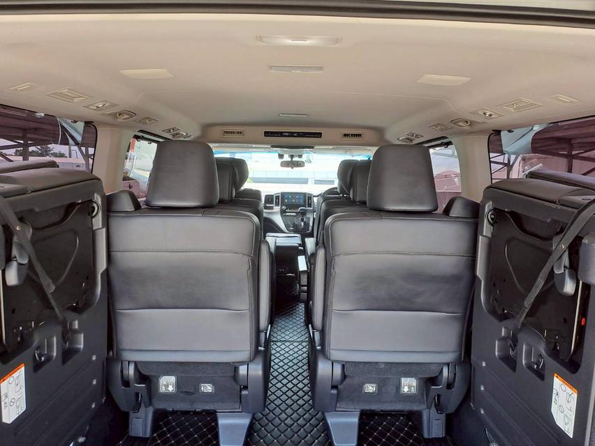 TOYOTA MAJESTY  2.8 PREMIUM ปี2020 สีขาว 13