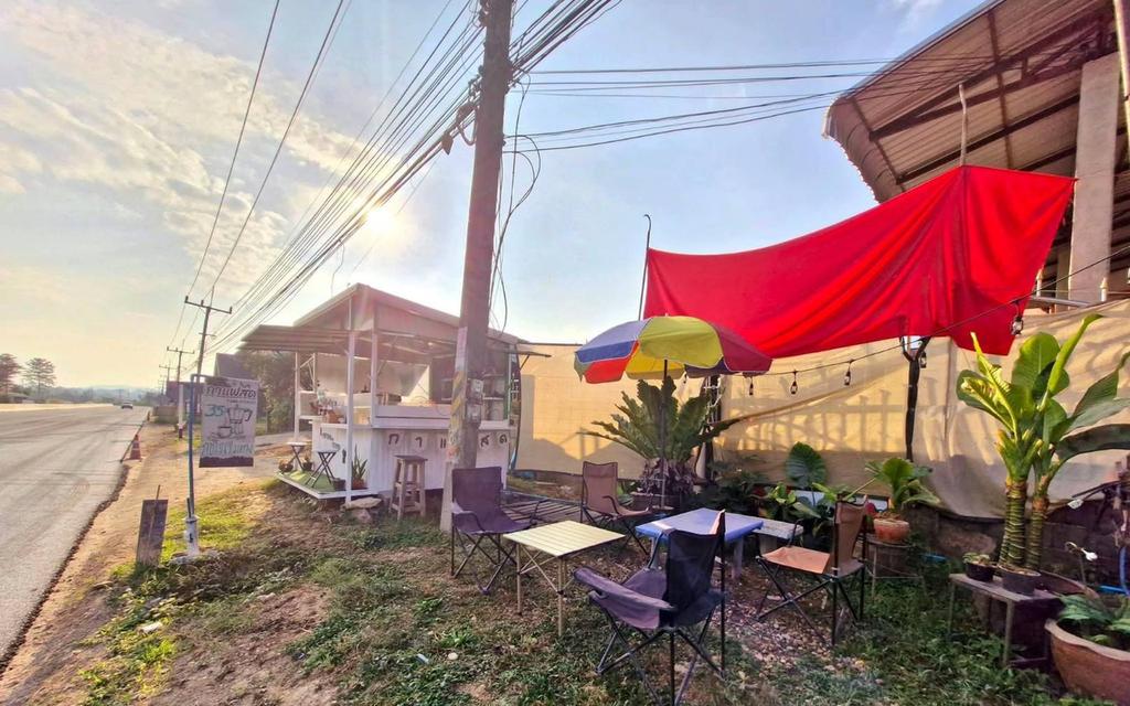 🔥 ขายถูก! บ้าน 3 หลังพร้อมที่ดินกว้างเกือบ 1 ไร่ ทำเลทอง อ.แม่จัน น้ำไม่ท่วม! 🏡 ​📣 รายละเอียดทรัพย์: ​เนื้อที่: 3 งาน 61 ตารางวา (พื้นที่กว้างขวาง 7