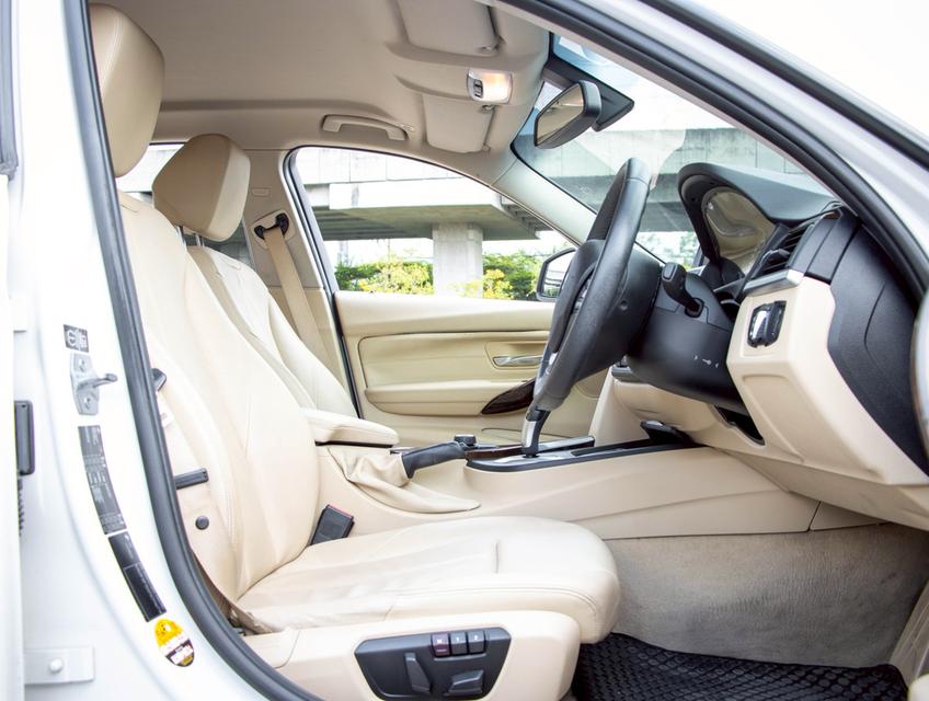 BMW 320i 2.0 F30 LUXURY 2014  9