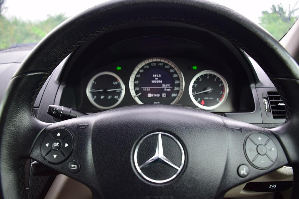 ขายเพียง 268000บาท BENZ C200 คอมเพลสเซอร์ แอร์จอ พ.มัลติ ขับดีมาก เบาะหนังไฟฟ้าเมเมโมรี่ 3จุด ภายในใหม่กิ๊ฟ เอกสารครบพร้อมโอน โทร0957401229 ไอดีไลUTBP