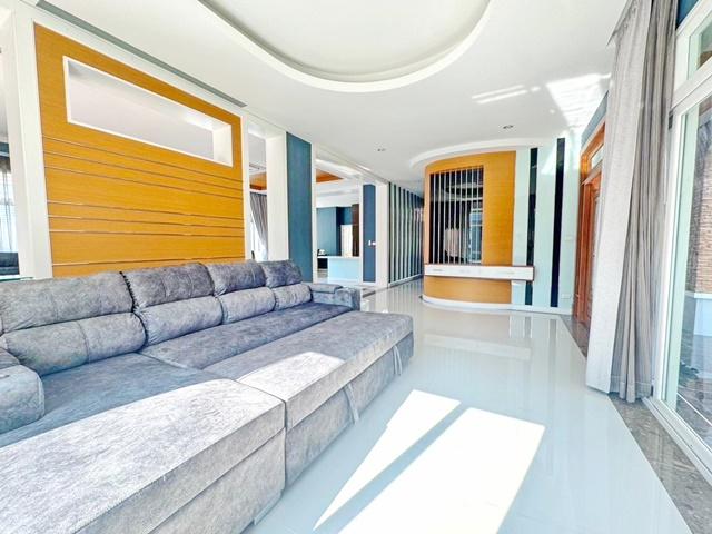 ขาย คฤหาสน์ 2 ชั้น ม.นานาชาติแสตมฟอร์ด 200 ม. ARLหัวหมาก 1.8กม. หลังใหญ่ กว้าง จัดเต็มเฟอร์ฯทั้งหลัง 5 นอน 6 น้ำ . 5