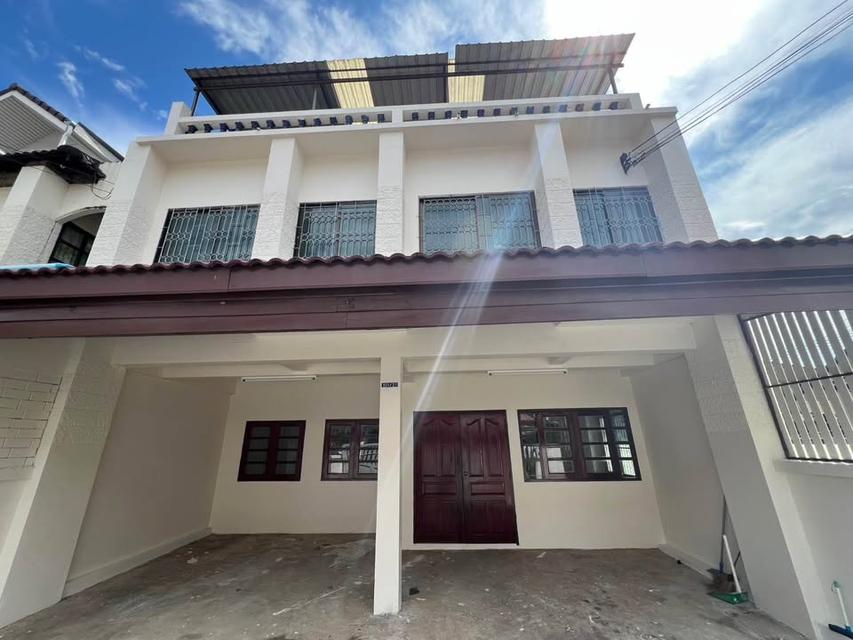 🏡 ให้เช่าทาวน์เฮ้าส์ 2 ชั้น2คูหา ทำเลเศรษฐกิจ ใกล้สนามบิน #เมืองเชียงใหม่ ราคาเพียง 22,000 บาท/เดือน ✨ 清迈市区双联两层联排别墅出租 6 卧室 3 卫生间 – 租金 22,000 泰铢/月 ✨ 9