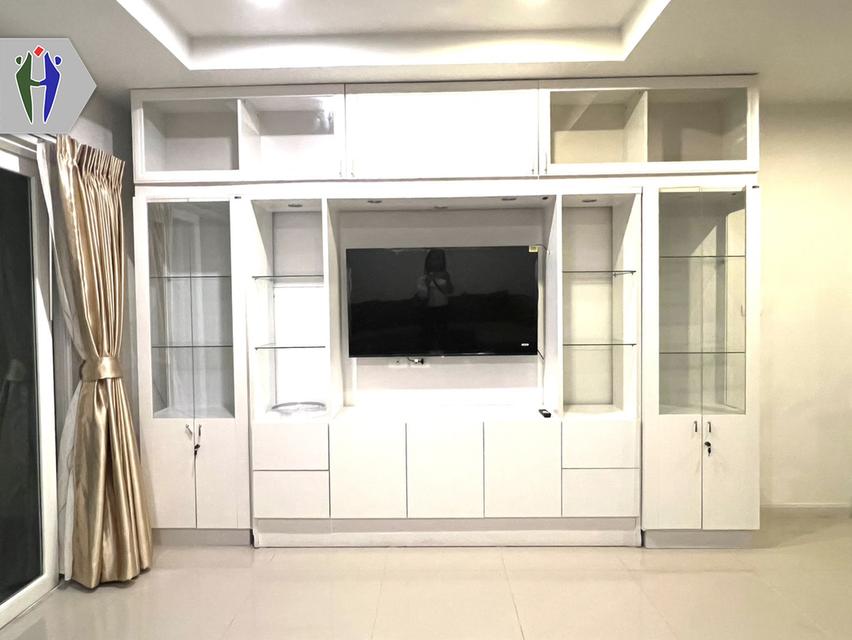 ให้เช่า เดอะ กรีน ลีฟวิ่ง คอนโด 10,000 บาท •	ขนาด 50 ตารางเมตร •	1ห้องนอน 1ห้องน้ำ ห้องนั่งเล่น •	โซฟา, ทีวี,เครื่องปรับอากาศ •	ระเบียง •	สระว่ายน้ำแล 5