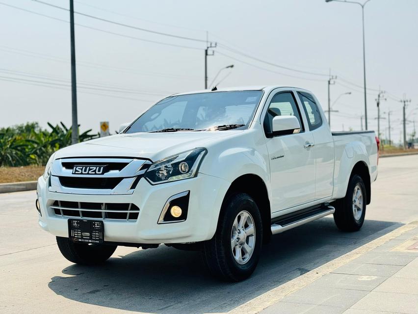 ISUZU D-MAX HI-LANDER SPACE CAB 1.9 L  DDI MT 2017