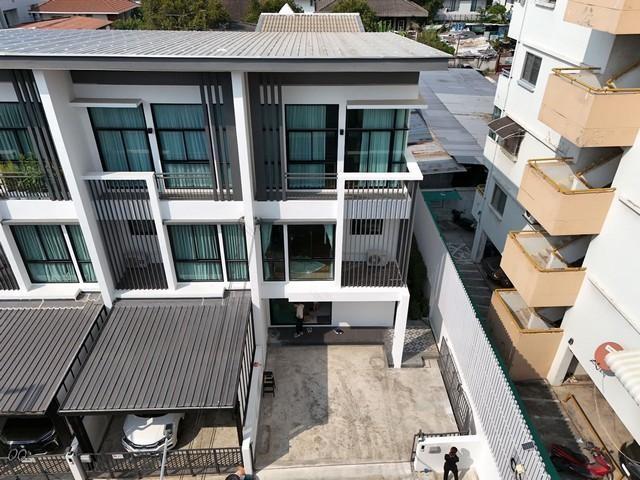 ให้เช่าทาวน์โฮม 3 ชั้น ซอยโชคชัย4 โครงการ cozy โชคชัย4 ตกแต่งสวยพร้อมเข้าอยู่ 2