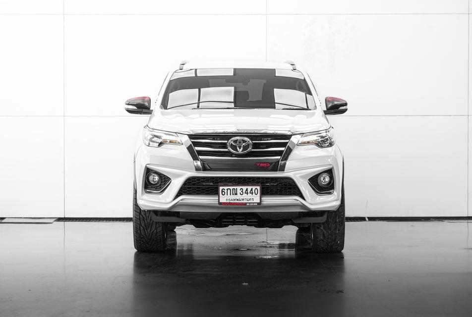2016 Toyota Fortuner 2.8 TRD Sportivo 4WD SUV AT  สีขาว ไมล์ 140764 กม.