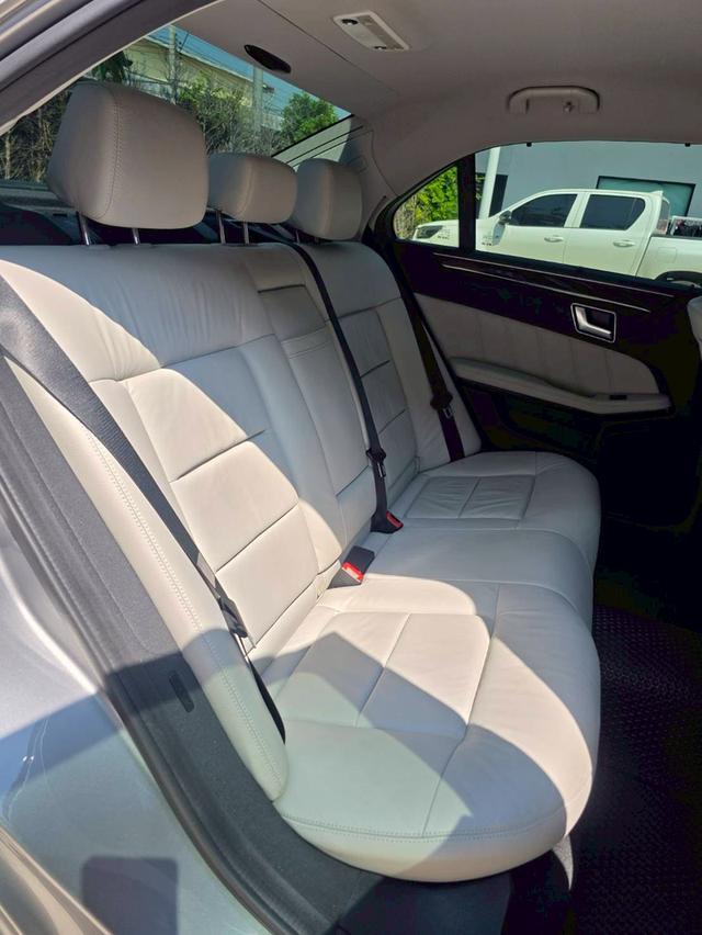 Mercedes-Benz E250 CGI BlueEFFICIENCY Avantgarde (W212 Facelift) เกียร์คอแล้วสีเทา ปี 2012 ไมล์ 140,000กม. รูปที่ 13