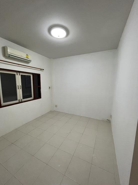 ขายบ้านทาวเฮ้าส์ห้องมุม อยู่หัวหินซอย 6 ใกล้ถนนเพชรเกษม 12