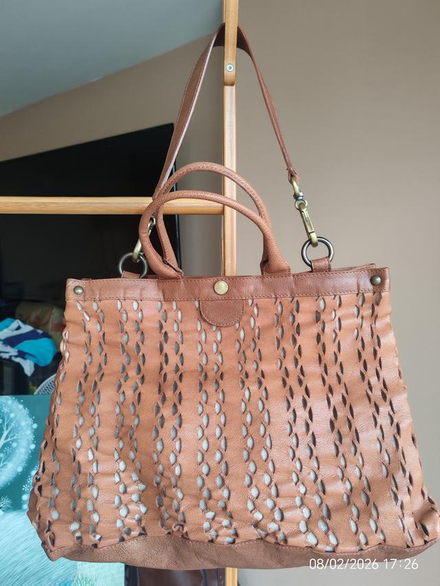 กระเป๋าหนังแท้​ มือสองสภาพดี