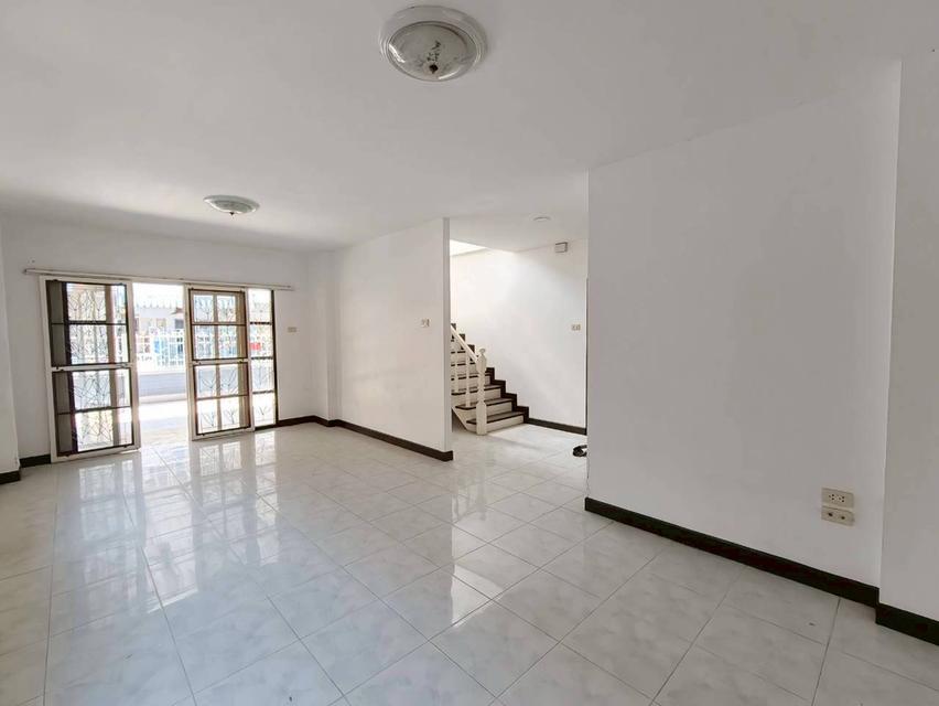 หมู่บ้านบัวทองธานีพาร์ค ซอย 6 ถนนกาญจนาภิเษก ต.บางบัวทอง อ.บางบัวทอง จ.นนทบุรี 8