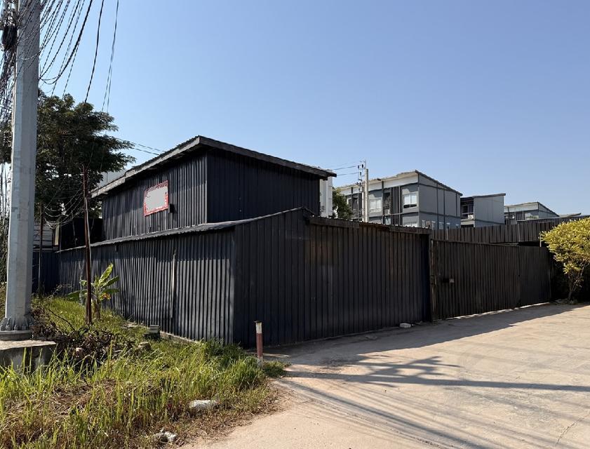 ให้เช่าพื้นที่ , โกดังพร้อมสำนักงาน , ติดถนนพัฒนาชนบท 3 ลาดกระบัง / พื้นที่ดิน 147 ตารางวา / พื้นที่ใช้สอยรวมกว่า 400 ตารางเมตร / จอดรถหลายคัน 1