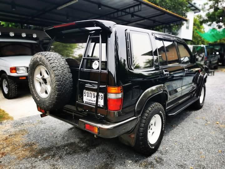 Isuzu Trooper สีดำ 6