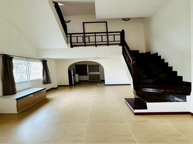 PB5862ขายและให้เช่า ทาวน์โฮม 2.5 ชั้น ซอยสวนสยาม ซอยเสรีไทย 81/2 หมู่บ้าน เกษราคลาสสิคโฮม ใกล้ มอเตอร์เวย์ 5