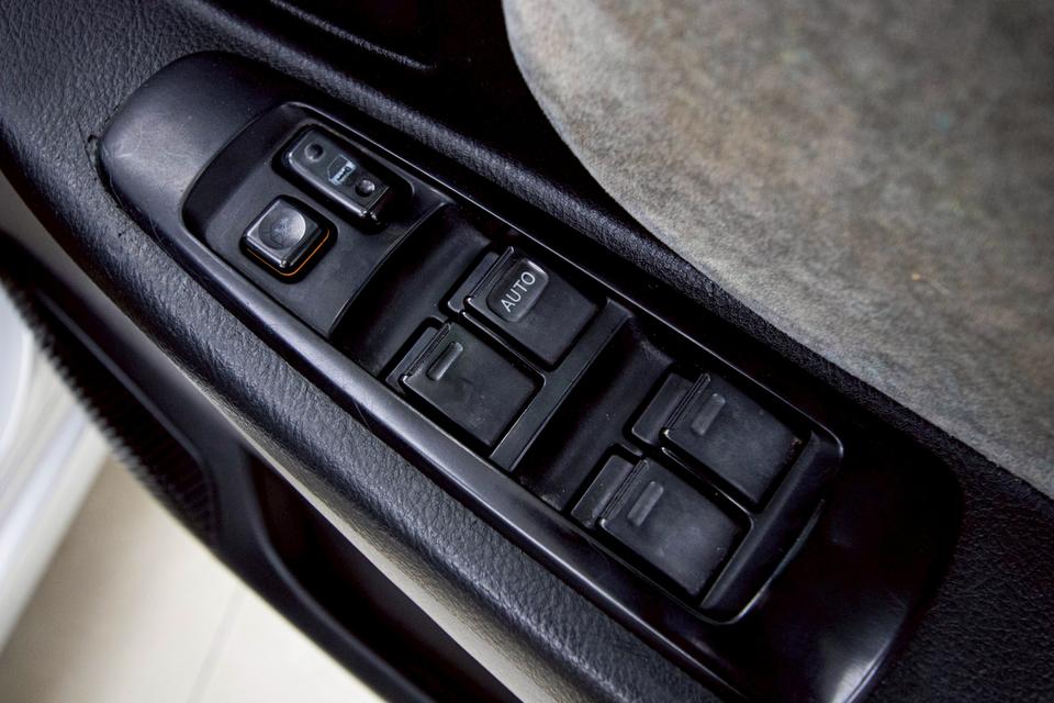 TOYOTA VIOS 1.5 E 2003 7