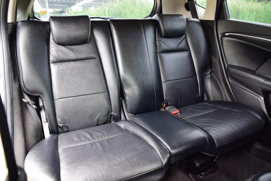ปี2014จด15 ฟรีดาวน์ HONDA JAZZ GK เกียร์แพดเดิ้ลชิฟ SV / เบาะหนังแท้ แอร์จอ ครุสคอลโทล กุญแจคีเรท จอ กล้องหน้าหลังABS AIRBAG โทร0957401229 ไอดีไล UTBP 9