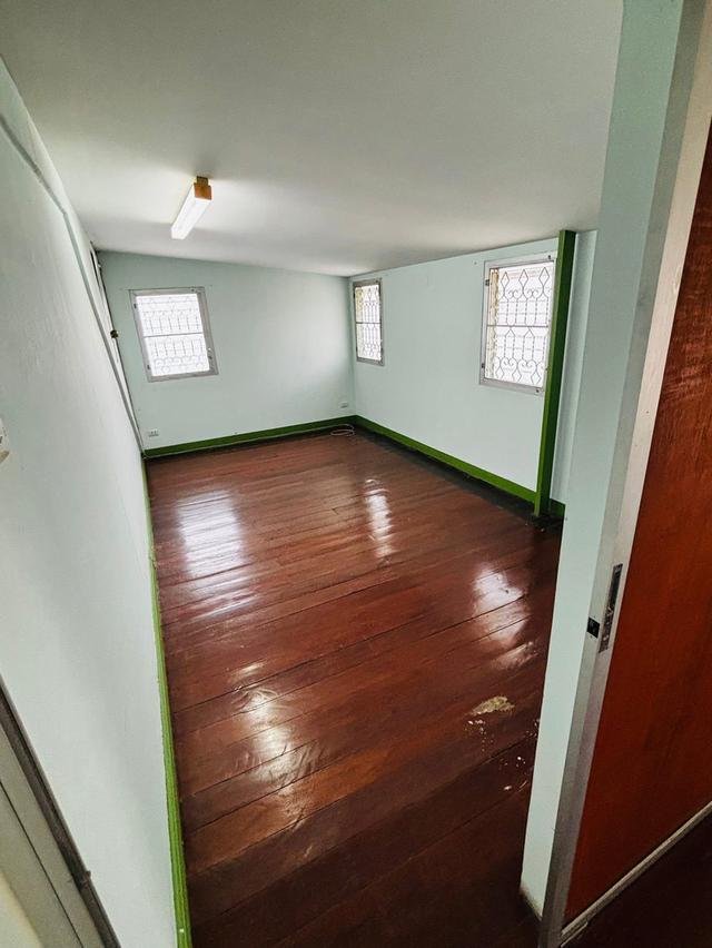 บ้านเช่าลาดพร้าว ให้เช่าบ้านใกล้รถไฟฟ้าโชคชัย4 เข้าออกได้2ทาง ฝั่งถนนลาดพร้าววังหิน,ถนนโชคชัย4 บ้านเดี่ยวหลังมุม 4นอน 2น้ำ แอร์3ตัว ตู้เย็น 2เครื่อง 18