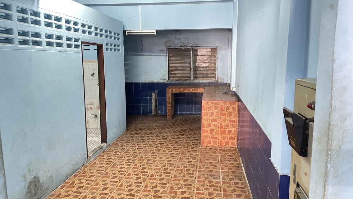 ขายบ้าน ตึกแถวอยู่ในซอย เอกชัย 40 ถ.เอกชัย เนื้อที่ 16 ตรว. ราคา 3 ล้านบาท 8