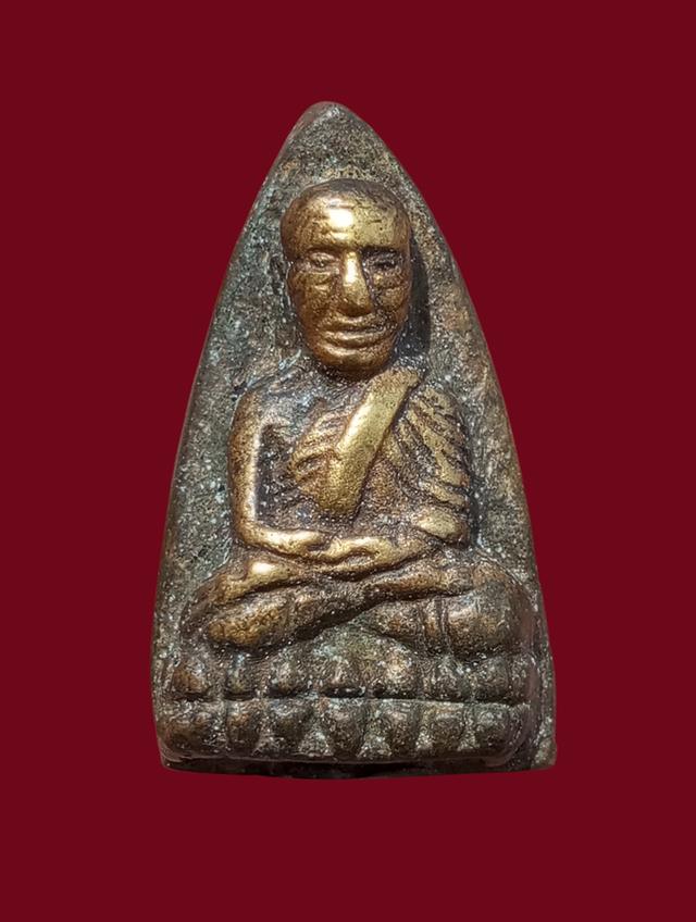 หลวงปู่ทวดหลังเตารีดพิมพ์หน้าหนุ่มวัดไทรนครสวรรค์ปี06