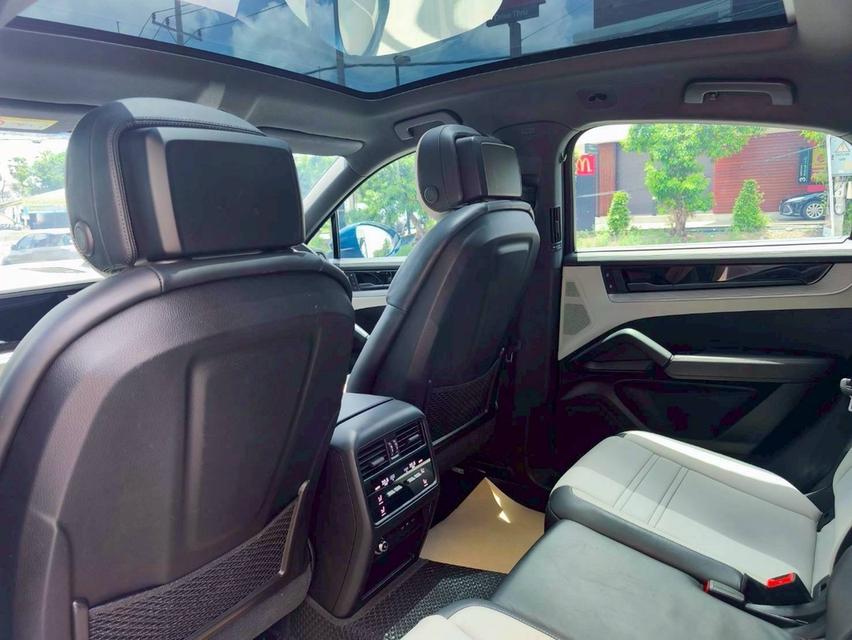 รหัสรถ KPV53 2025 PORSCHE CAYENNE 3.0 HYBRID COUPE สีใหม่ Moonlight Blue 9