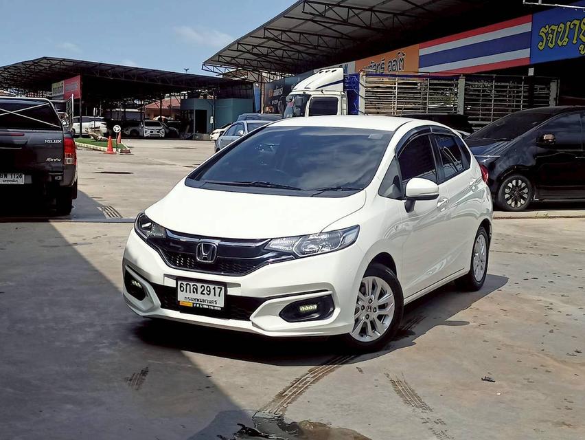 รหัสรถ6B828 โฉมรถโฉมปี (14-ปัจจุบัน) เกียร์AT เครื่องยนต์1,500 cc สีขาว น้ำมันเบนซิน เลขไมล์76,232 กม. ผ่อนเพียง7,103 บาท ราคา379,000บาท
