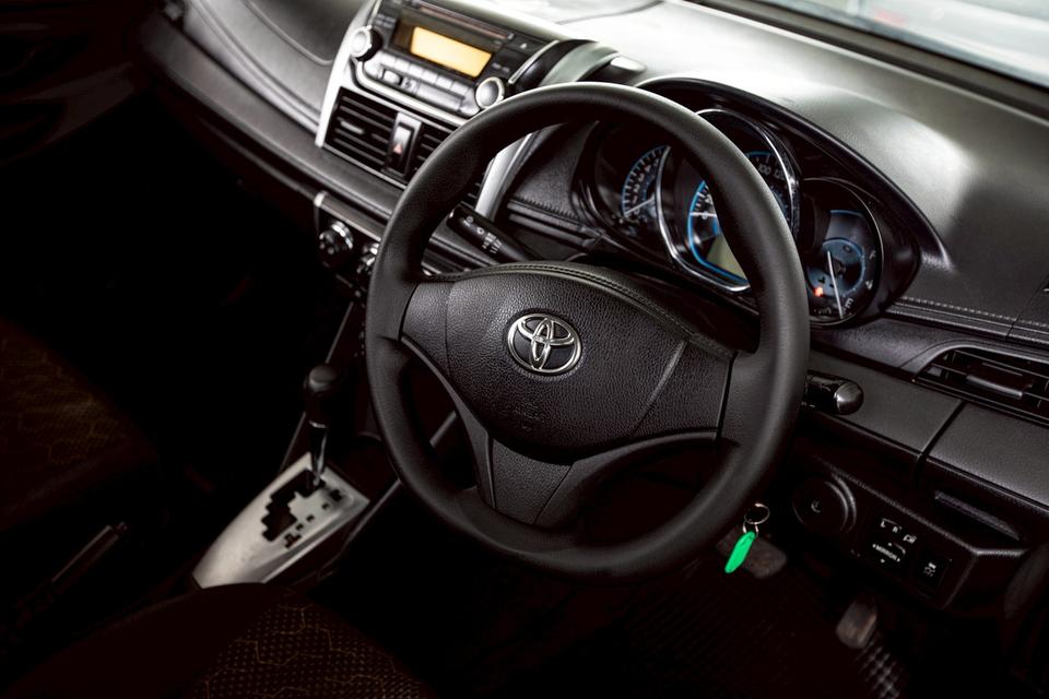 Toyota Vios 1.5E ปี 2017 สีขาว 15