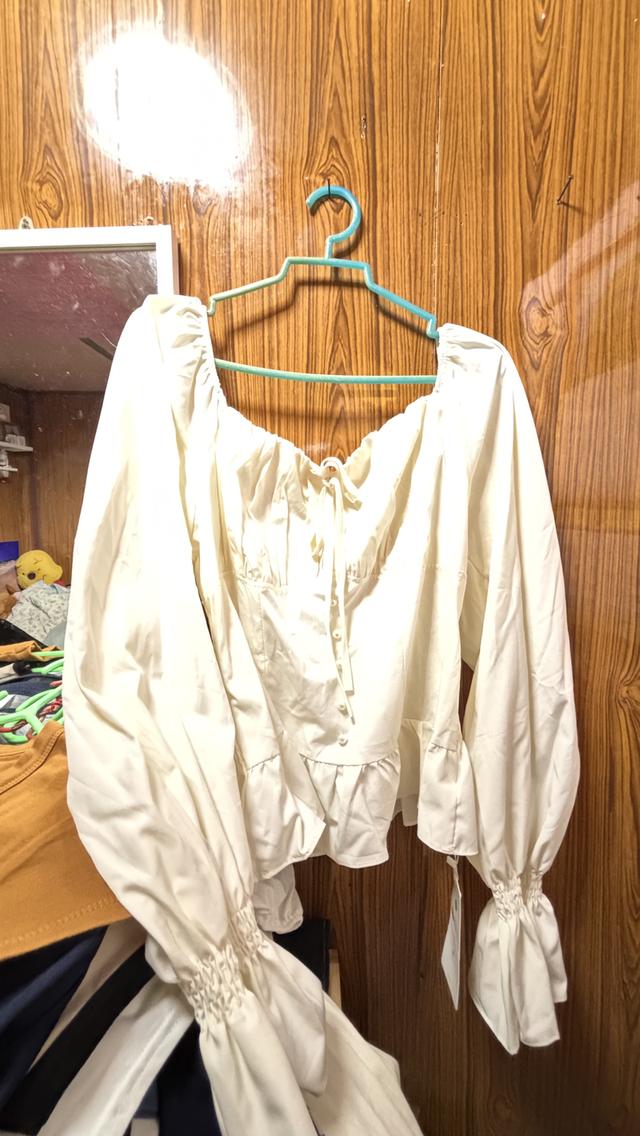 เสื้อผ้ามือสอง นาฬิกา รองเท้า เครื่องสำอางเครื่องสำอางค์ กระเป๋าสุภาพสตรี