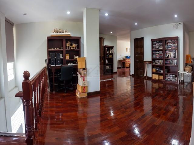 ขายบ้านเดี่ยวหลังใหญ่ 256 ตรว. หมู่บ้านนวธานี เสรีไทย 59 โครงสร้างแข็งแรง หันหน้าทิศใต้ เข้าออกได้ทั้งเสรีไทย และเกษตรนว 6