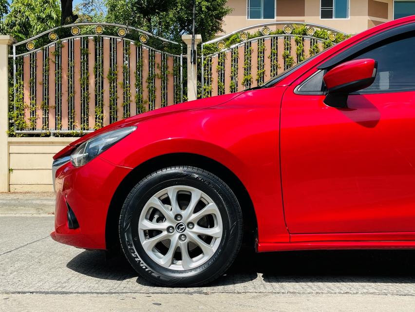 MAZDA 2 1.3 SKYACTIVE HIGH PLUS ปี 2015 สีแดง สภาพนางฟ้า 6