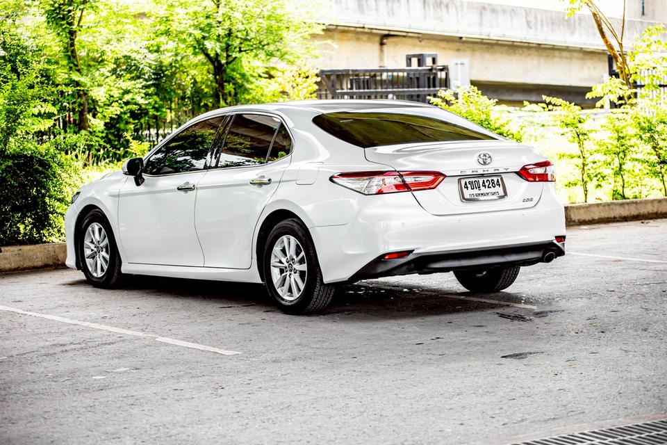 Toyota Camry 2.0G ปี 2019 สีขาว  8