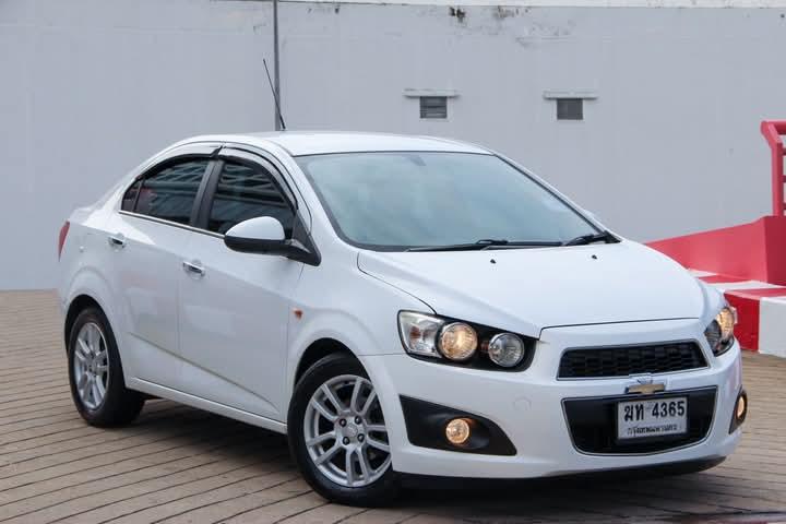 Chevrolet Sonic สีขาวสวยๆ 7