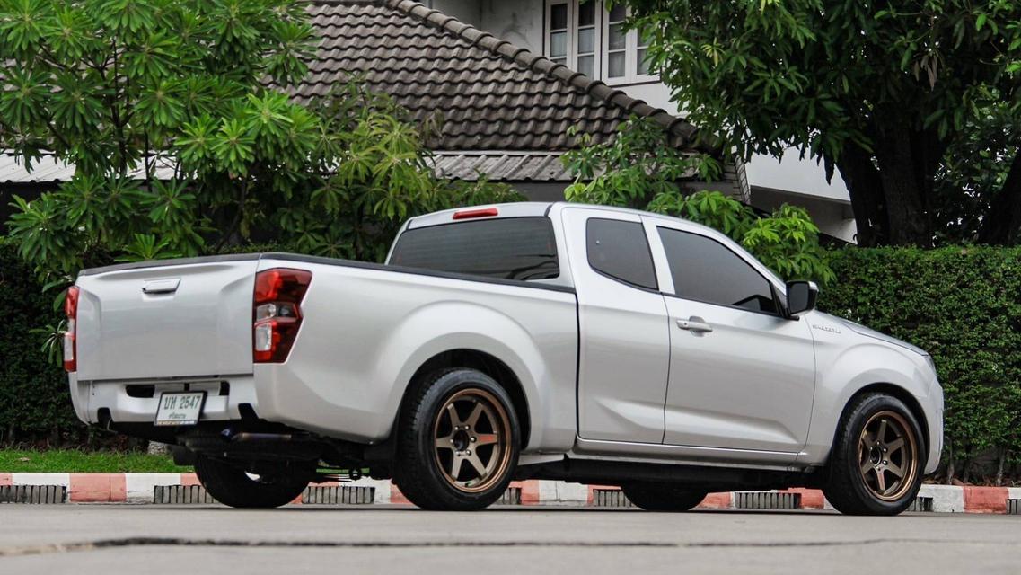 ISUZU D-MAX SPACECAB 1.9 Ddi L DA ปี 2020 (โฉม SPACECAB 19-ปัจจุบัน) เครื่องยนต์ดีเซล สีเทา เกียร์ธรรมดา(MT) ไมล์เพียง 124,683 ช่วงล่างแน่นๆ 6